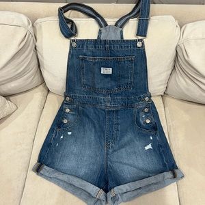 NWT levi’s vintage women’s shortalls size small